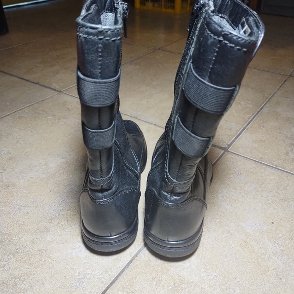 Clarks Women's Black Leather Winter Boots with Lamb's Wool Lining Size 6 - Picture 4 of 9